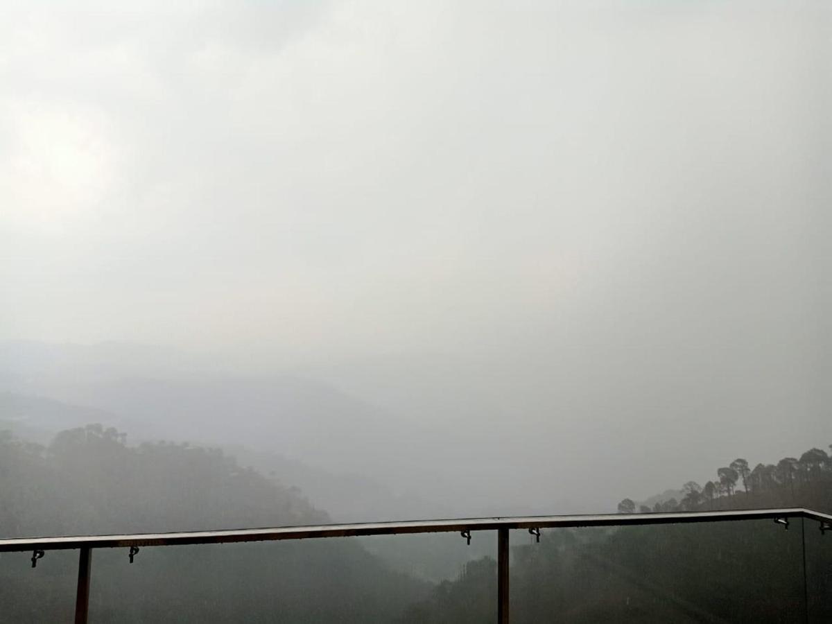 Pine Peak Villa Kasauli Exterior photo