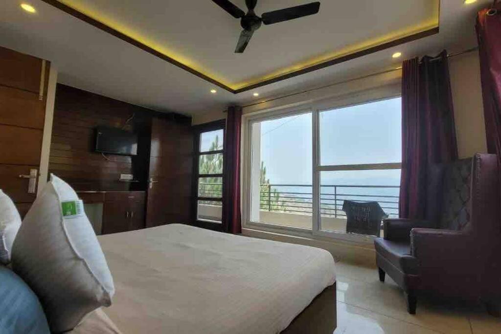 Pine Peak Villa Kasauli Exterior photo